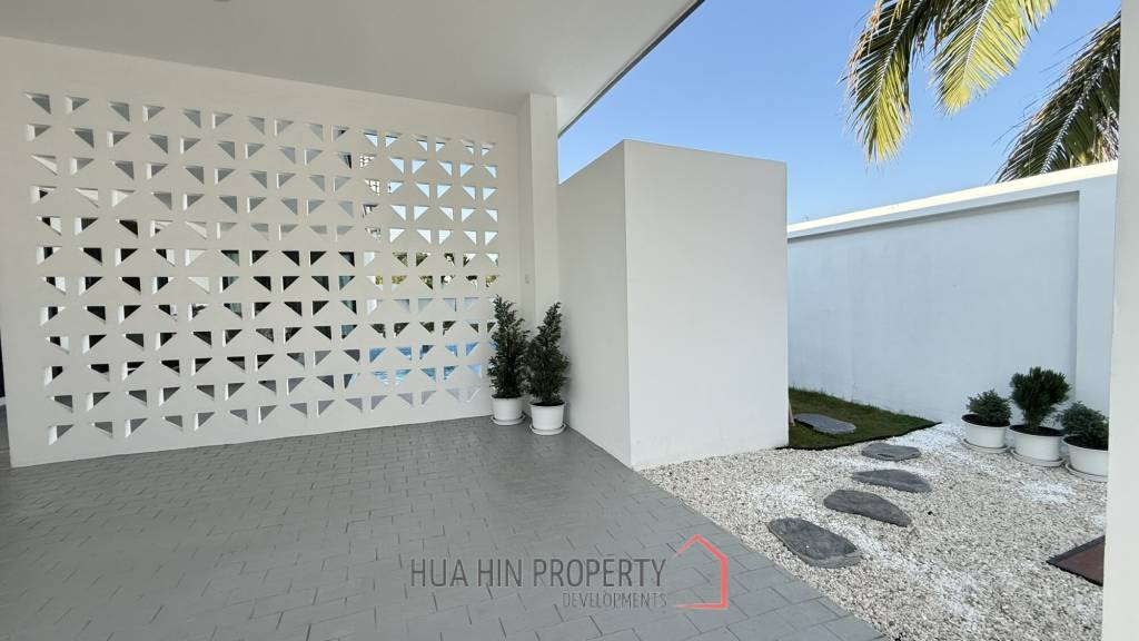 MODERN POOL VILLA ON SOI 102 : 3 BED PRIME LOCATION NEAR TOWN