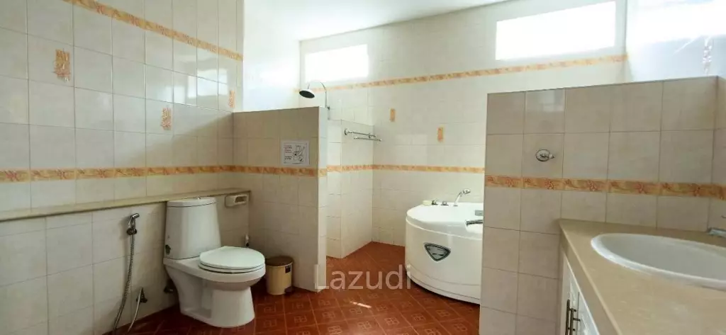 Magnificent Private Estate in Huay Yai Privacy on a 2-Rai Plot