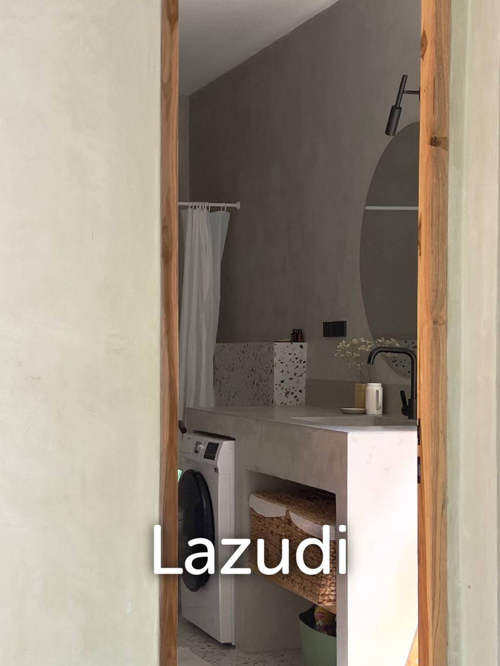 Designer villa with separate guest studio