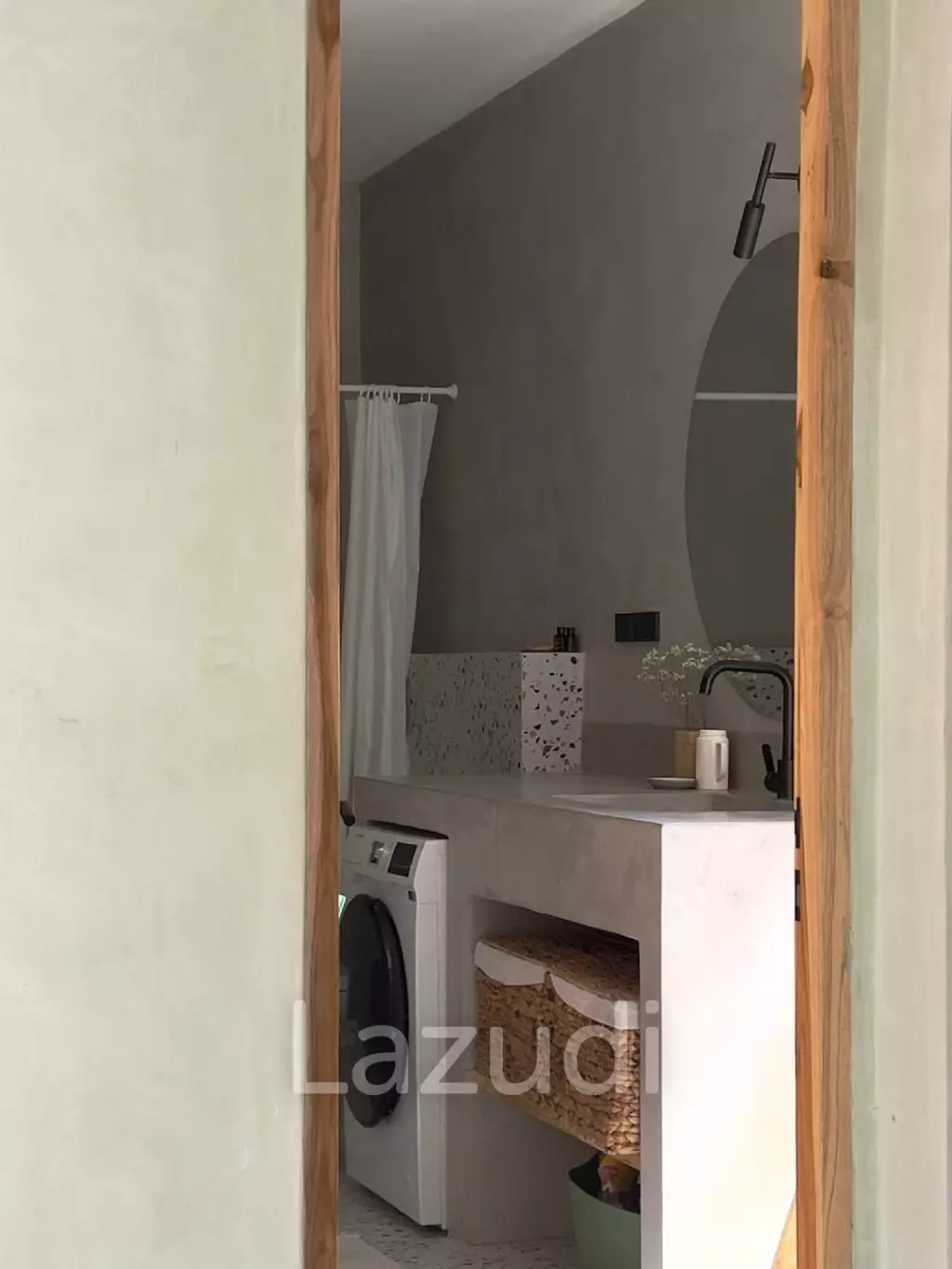 Designer villa with separate guest studio