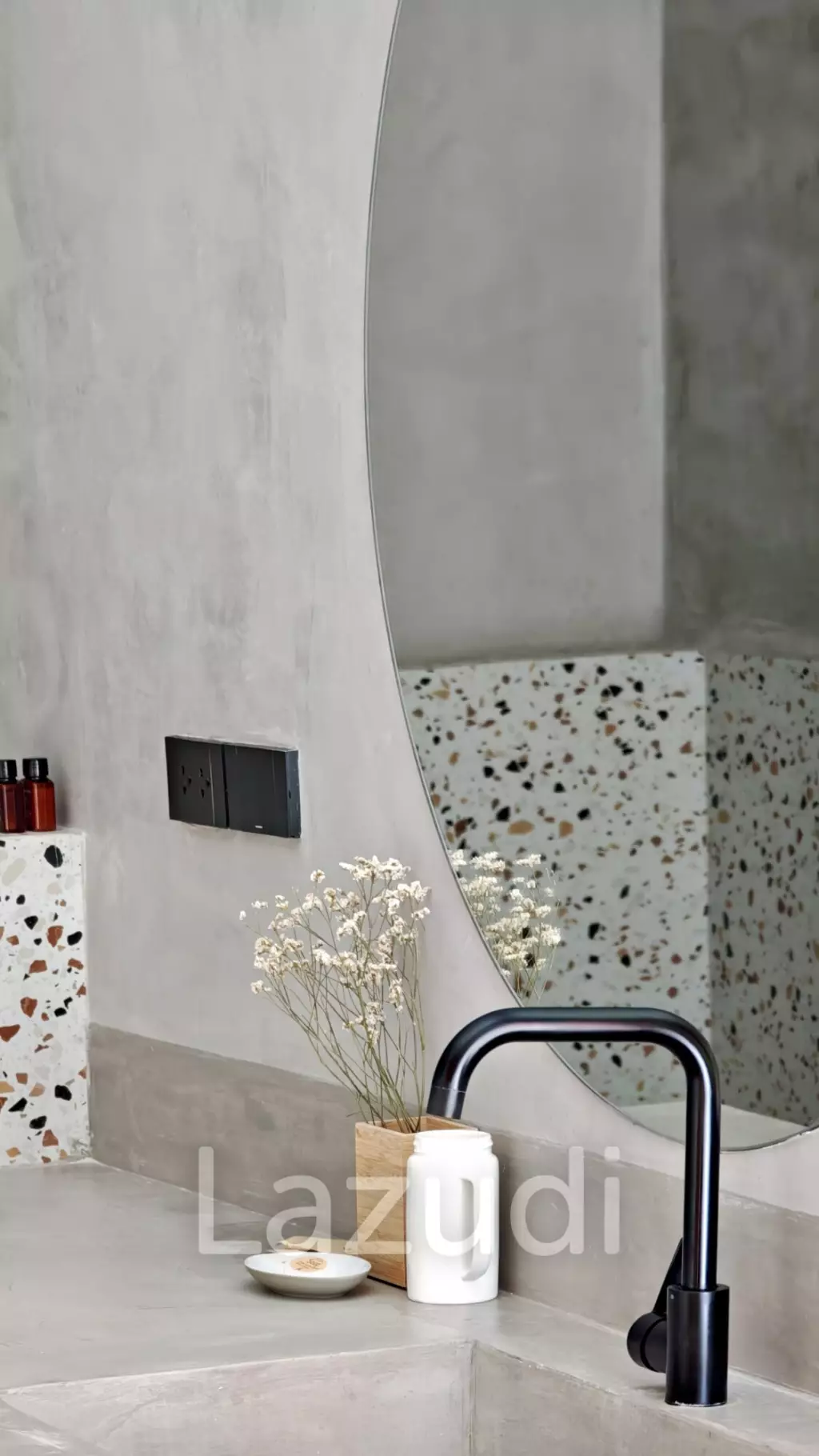 Designer villa with separate guest studio