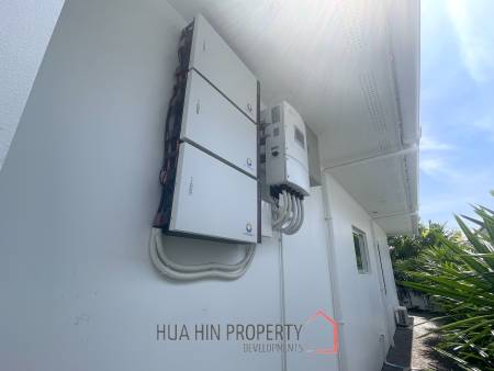 12.5 kW Solar incl. 3 Batteries / 229 Sqm living space / private Pool