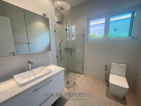 12.5 kW Solar incl. 3 Batteries / 229 Sqm living space / private Pool