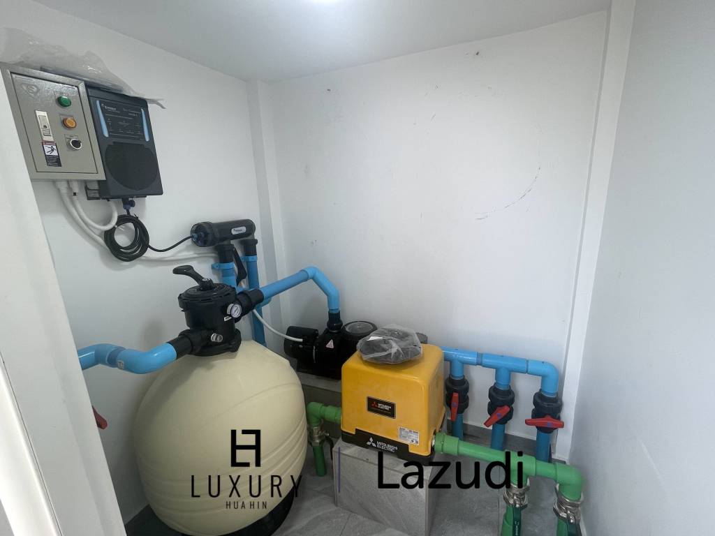 12.5 kW Solar inkl. 3 Batterien / 229 Sqm Wohnfläche / privater Pool