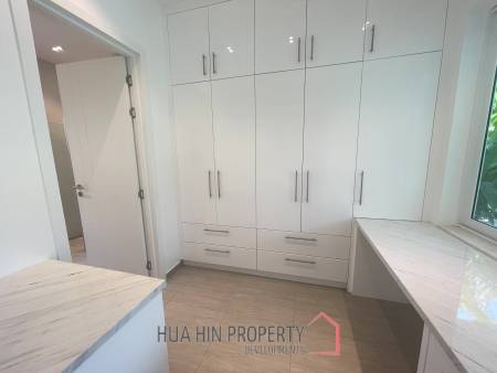 12.5 kW Solar incl. 3 Batteries / 229 Sqm living space / private Pool