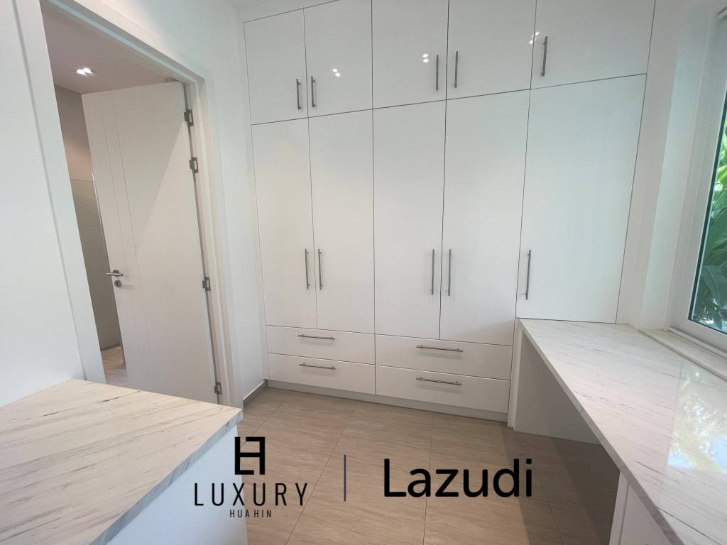 12.5 kW Solar inkl. 3 Batterien / 229 Sqm Wohnfläche / privater Pool