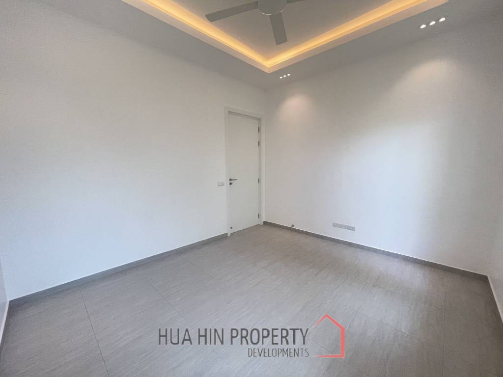 12.5 kW Solar incl. 3 Batteries / 229 Sqm living space / private Pool