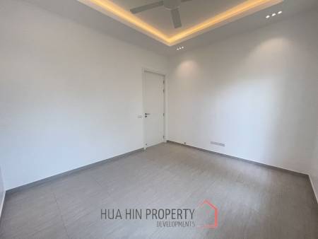 12.5 kW Solar incl. 3 Batteries / 229 Sqm living space / private Pool