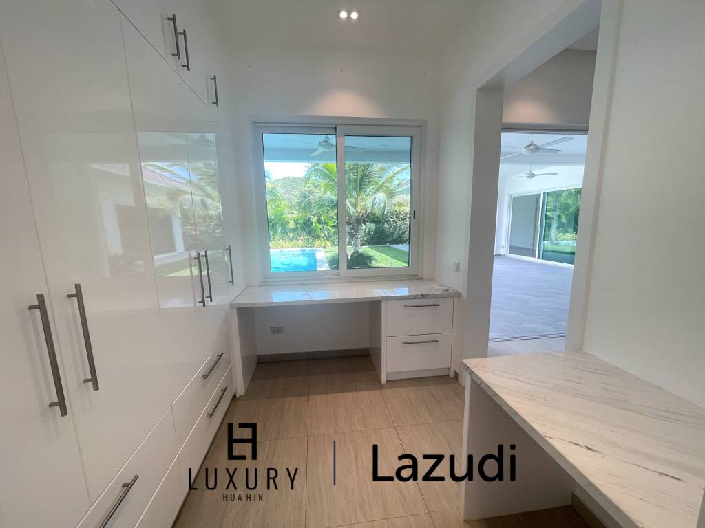 12.5 kW Solar inkl. 3 Batterien / 229 Sqm Wohnfläche / privater Pool