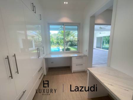 12.5 kW Solar inkl. 3 Batterien / 229 Sqm Wohnfläche / privater Pool