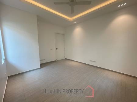 12.5 kW Solar incl. 3 Batteries / 229 Sqm living space / private Pool