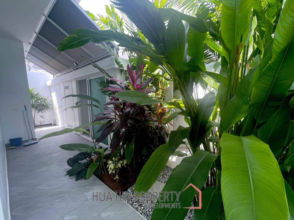 12.5 kW Solar incl. 3 Batteries / 229 Sqm living space / private Pool