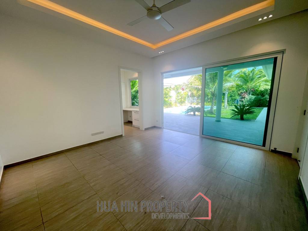 12.5 kW Solar incl. 3 Batteries / 229 Sqm living space / private Pool