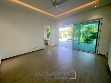 12.5 kW Solar incl. 3 Batteries / 229 Sqm living space / private Pool