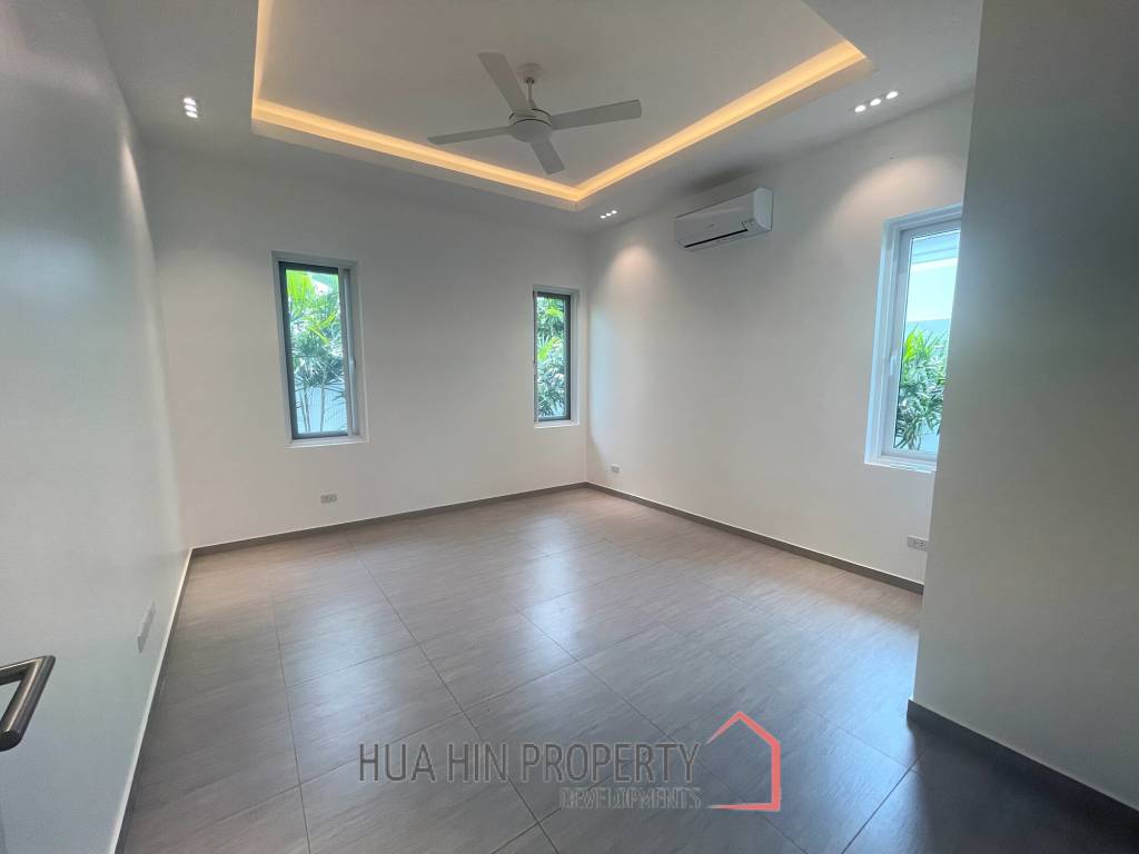 12.5 kW Solar incl. 3 Batteries / 229 Sqm living space / private Pool