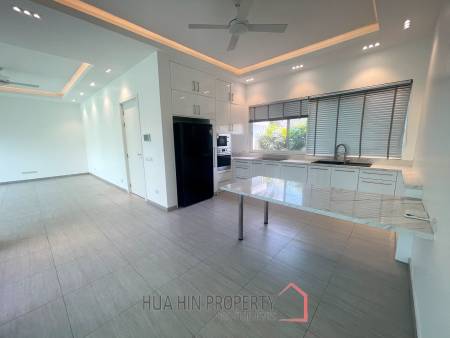 12.5 kW Solar incl. 3 Batteries / 229 Sqm living space / private Pool