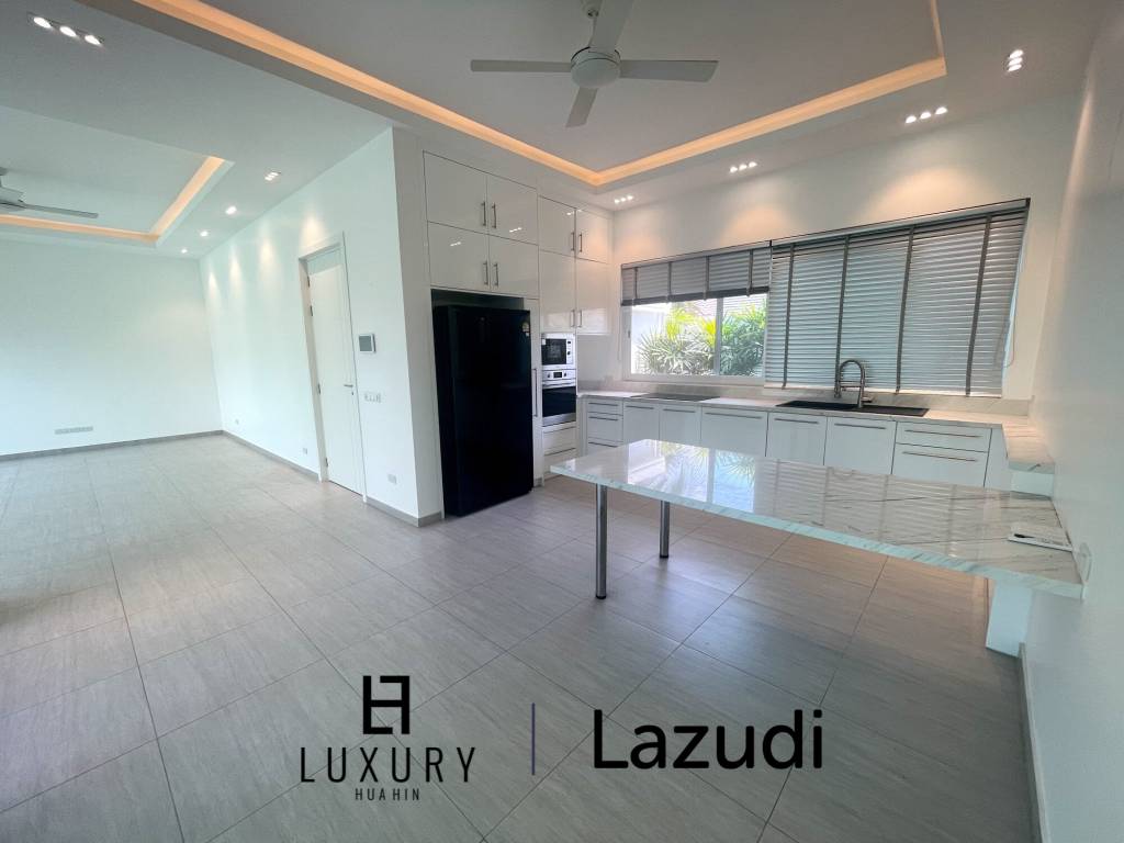 12.5 kW Solar inkl. 3 Batterien / 229 Sqm Wohnfläche / privater Pool