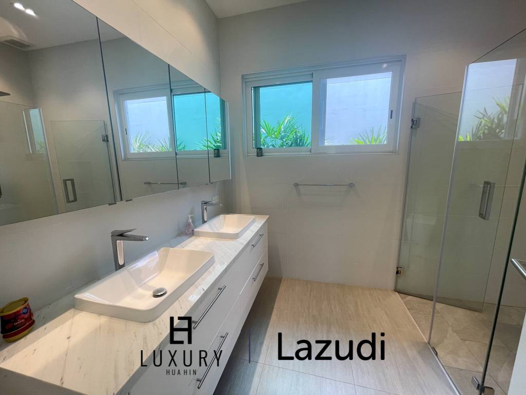 12.5 kW Solar inkl. 3 Batterien / 229 Sqm Wohnfläche / privater Pool