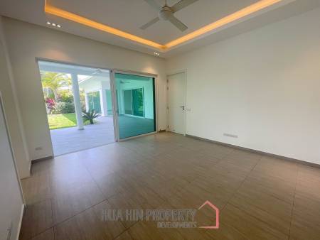 12.5 kW Solar incl. 3 Batteries / 229 Sqm living space / private Pool