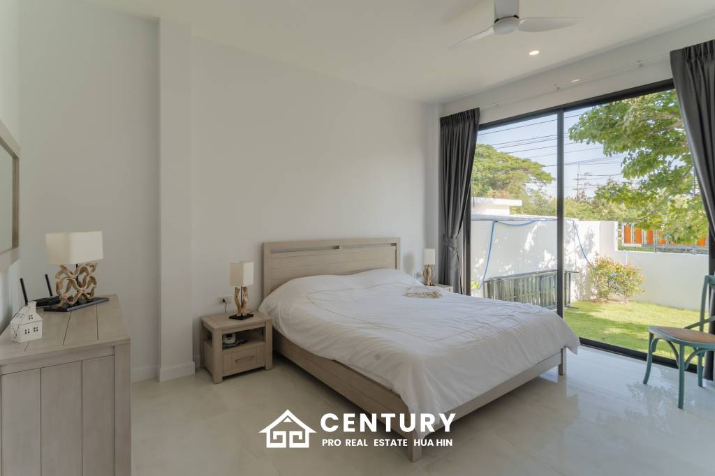 300 Kvm 3 Seng 2 Bad Villa for Salg