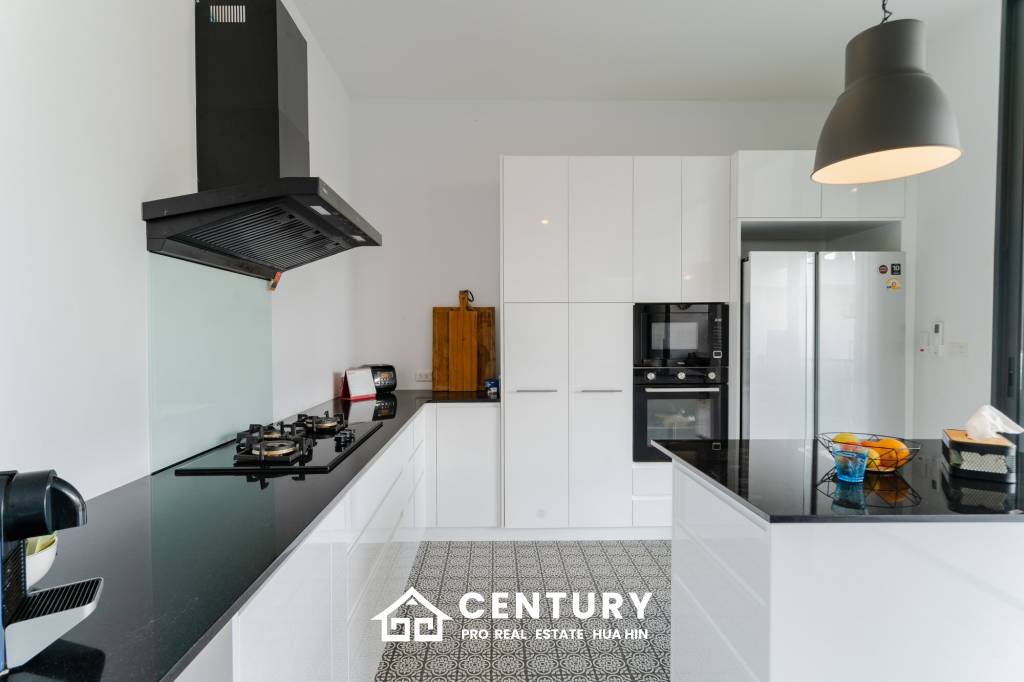 300 Kvm 3 Seng 2 Bad Villa for Salg