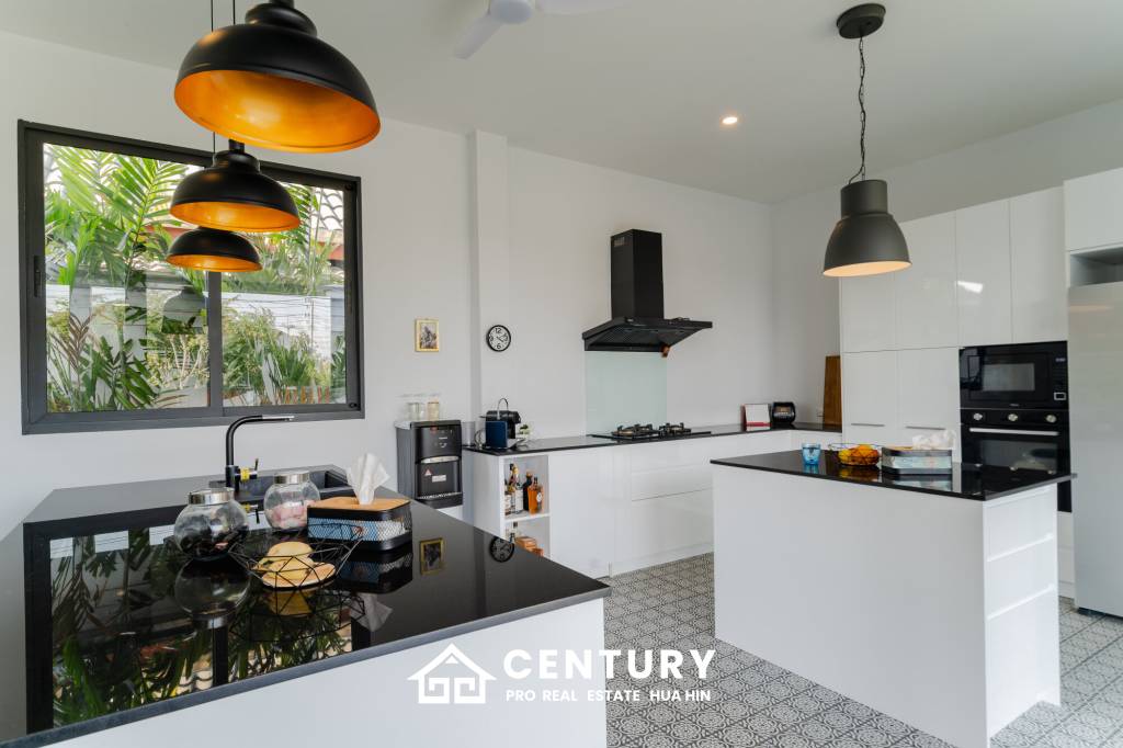 300 Kvm 3 Seng 2 Bad Villa for Salg