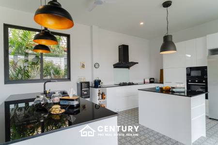 300 Kvm 3 Seng 2 Bad Villa for Salg