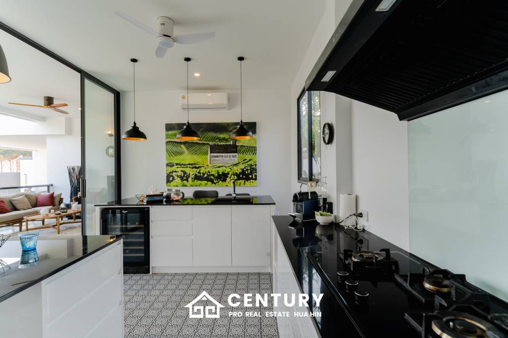 300 Kvm 3 Seng 2 Bad Villa for Salg