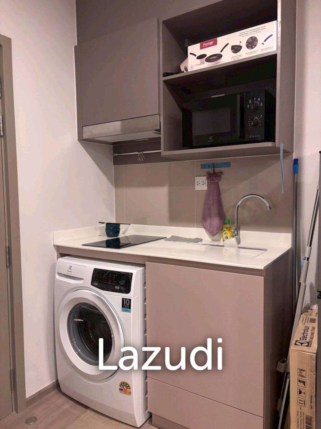 26.8 sqm modern condo on 14th floor at Aspire Sukhumvit-Rama 4