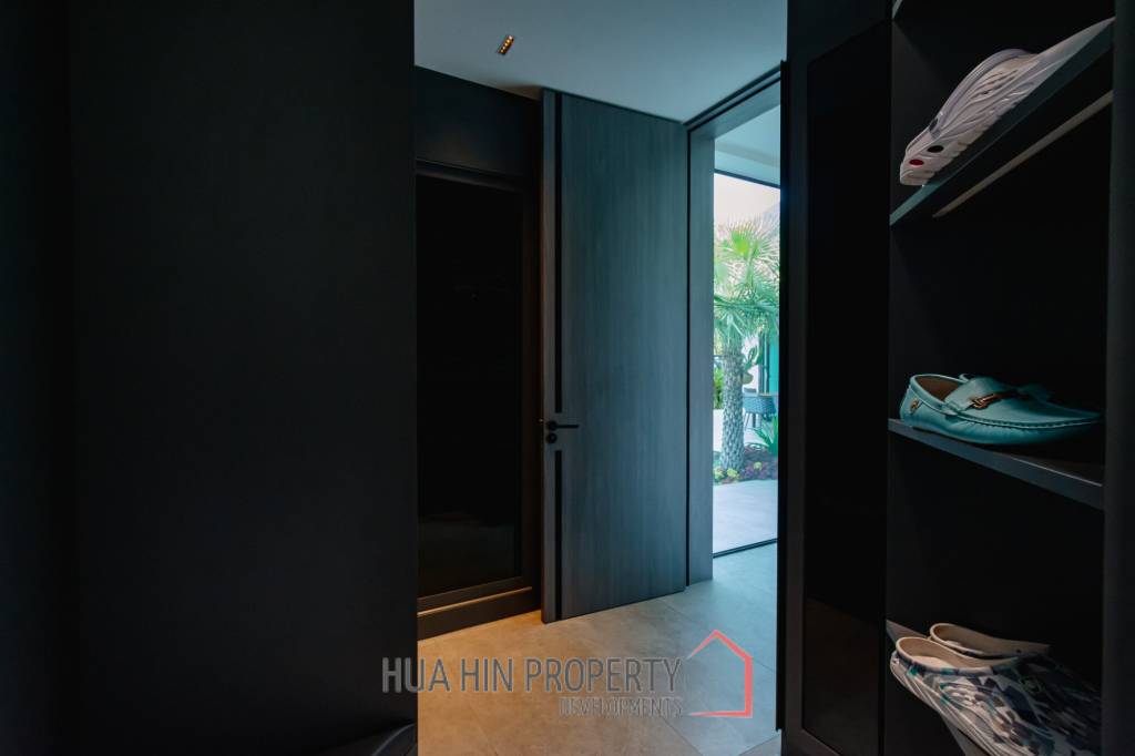 348 sqm pool villa with mountain view in Wang Phong Pran Buri