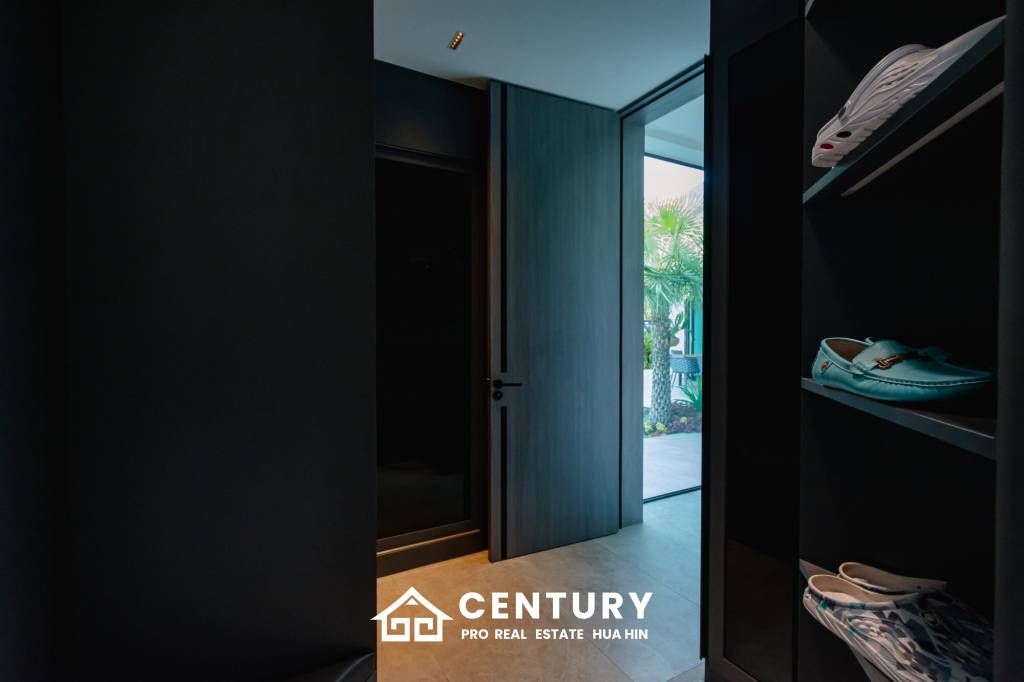 348 sqm pool villa with mountain view in Wang Phong Pran Buri