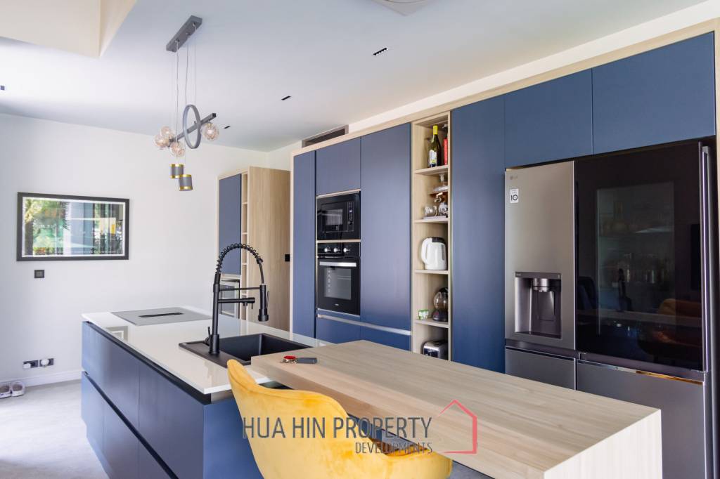 348 sqm pool villa with mountain view in Wang Phong Pran Buri