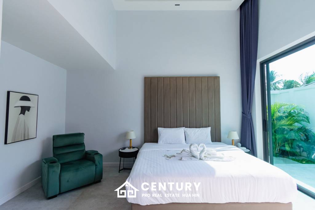 348 sqm pool villa with mountain view in Wang Phong Pran Buri