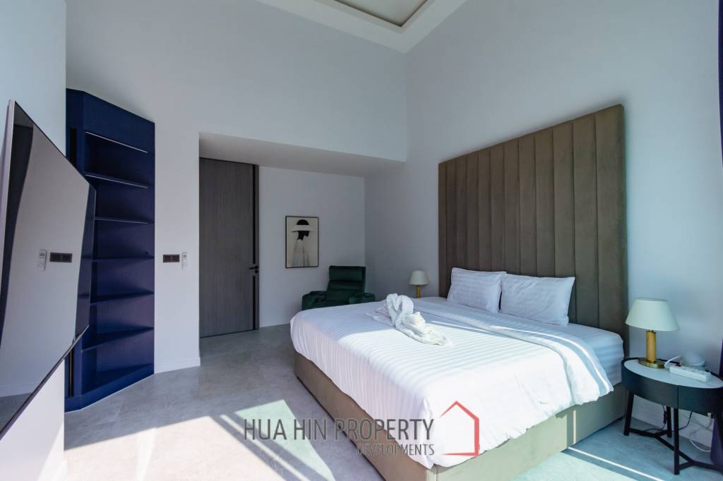 348 sqm pool villa with mountain view in Wang Phong Pran Buri