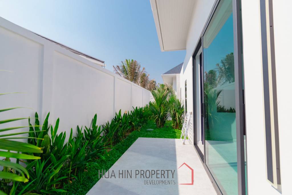 348 sqm pool villa with mountain view in Wang Phong Pran Buri
