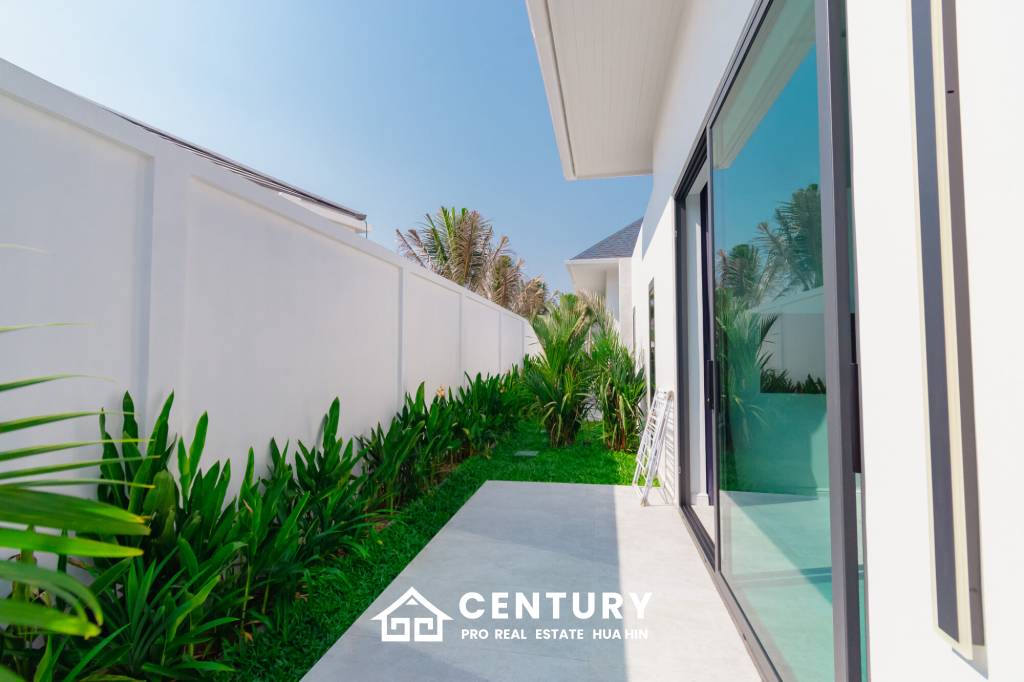 348 sqm pool villa with mountain view in Wang Phong Pran Buri