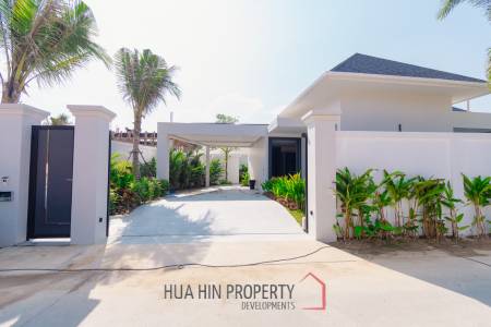 348 sqm pool villa with mountain view in Wang Phong Pran Buri
