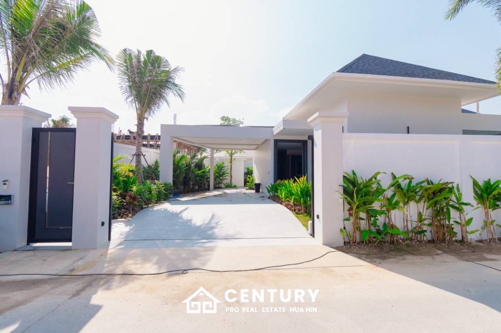 348 sqm pool villa with mountain view in Wang Phong Pran Buri