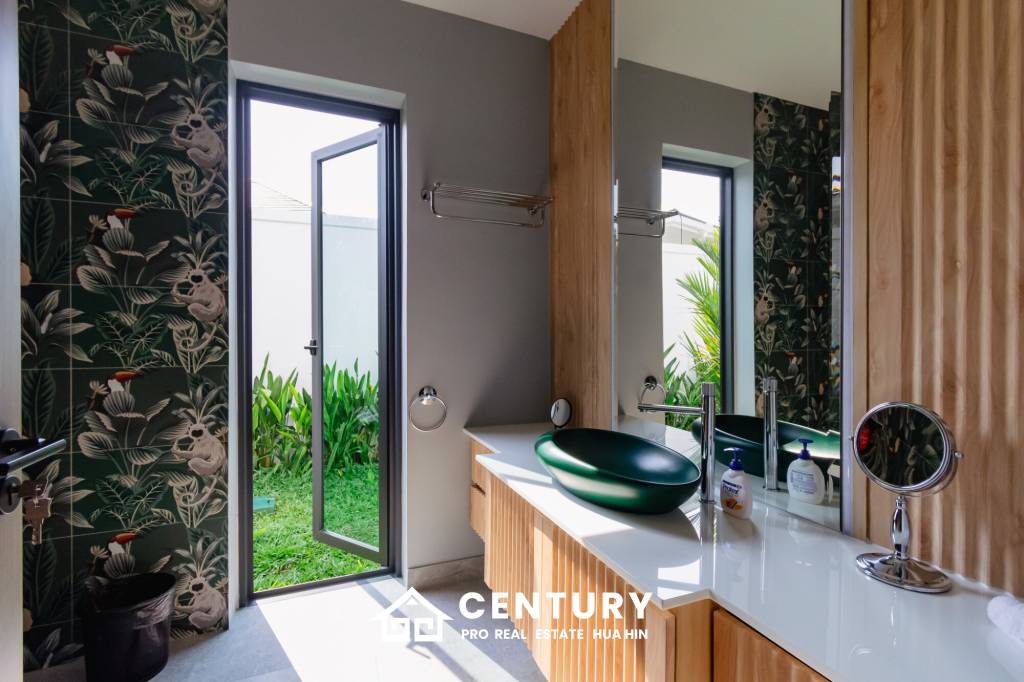 348 sqm pool villa with mountain view in Wang Phong Pran Buri