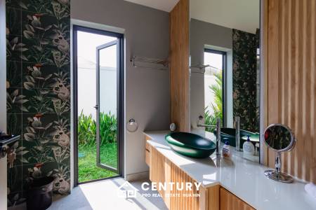 348 sqm pool villa with mountain view in Wang Phong Pran Buri