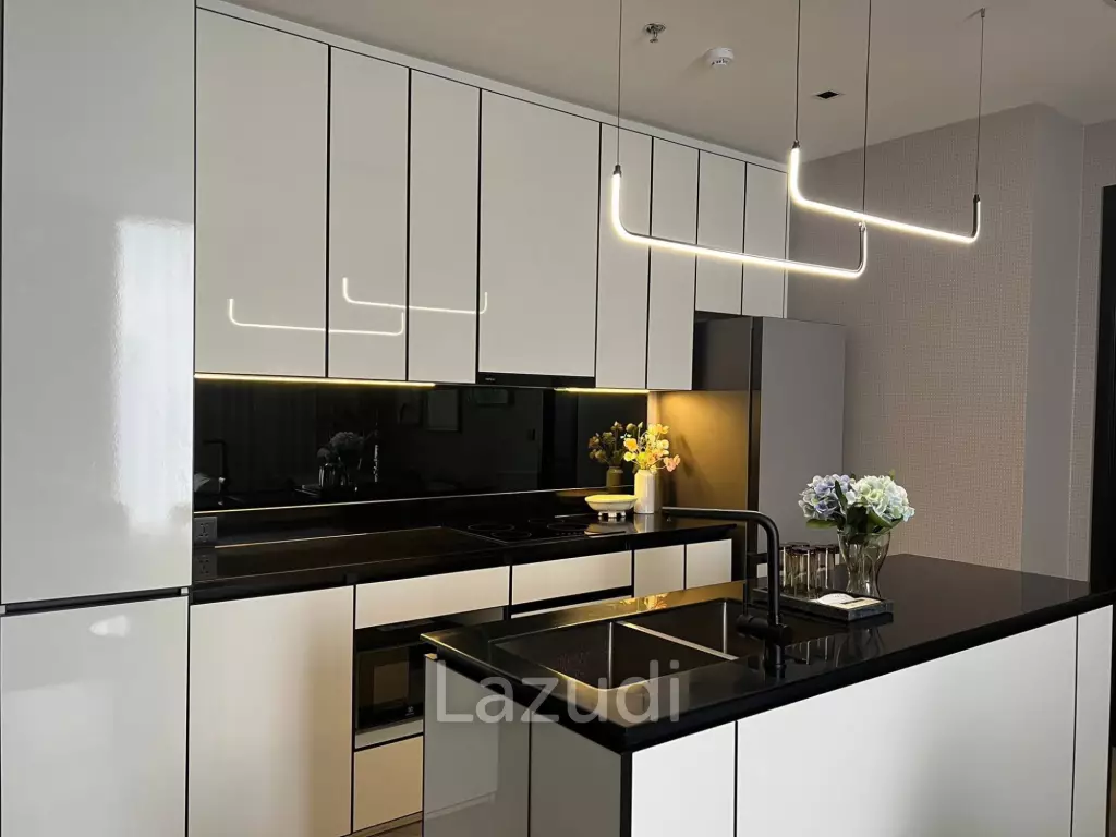 68 sqm 2 Bedroom Condo on 18th Floor in Bang Lamphu Lang Bangkok