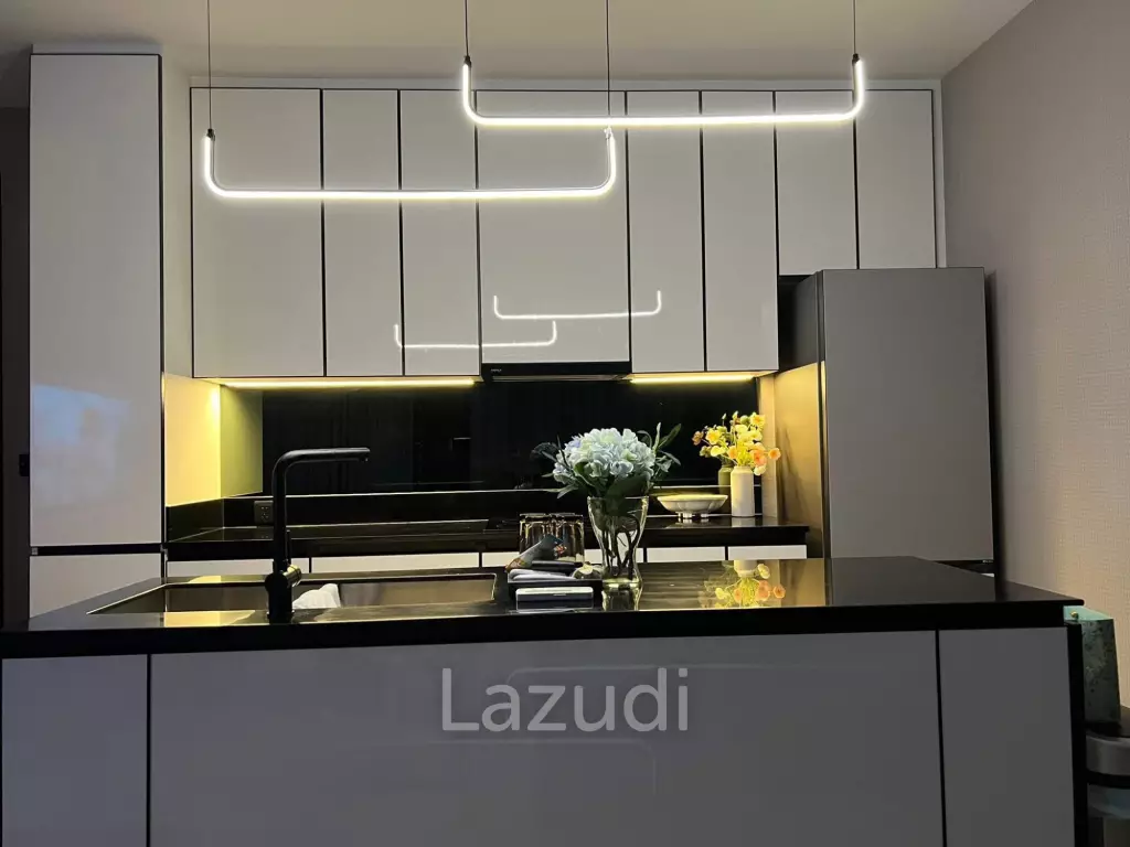 68 sqm 2 Bedroom Condo on 18th Floor in Bang Lamphu Lang Bangkok