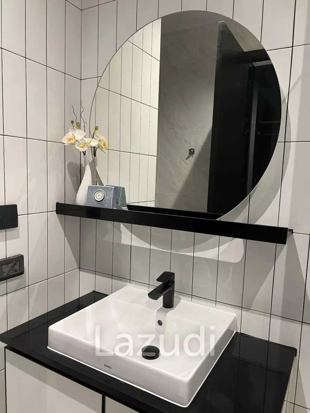 68 sqm 2 Bedroom Condo on 18th Floor in Bang Lamphu Lang Bangkok