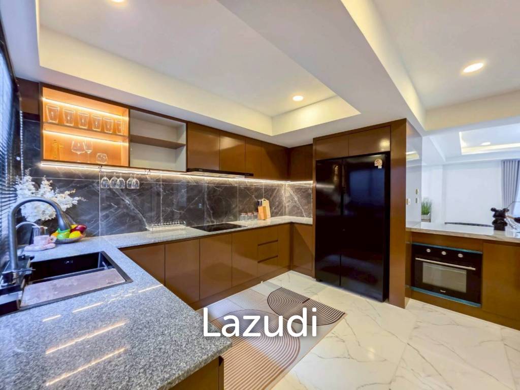 Modern Luxury 2-Story Pool Villa 5 Bedrooms, 6 Bathrooms
