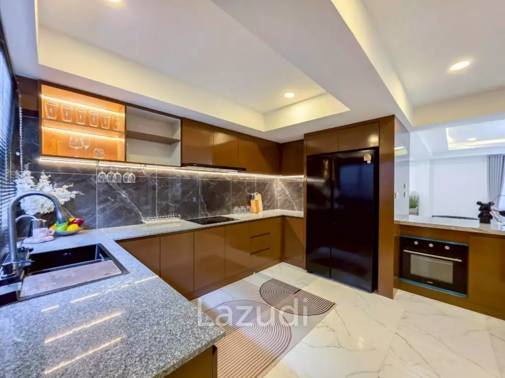 Modern Luxury 2-Story Pool Villa 5 Bedrooms, 6 Bathrooms