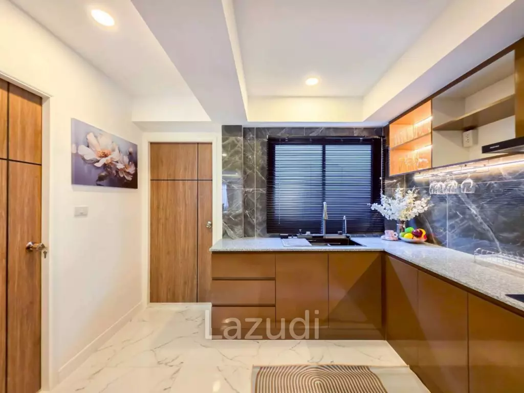 Modern Luxury 2-Story Pool Villa 5 Bedrooms, 6 Bathrooms