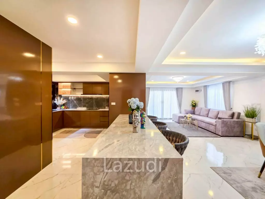 Modern Luxury 2-Story Pool Villa 5 Bedrooms, 6 Bathrooms