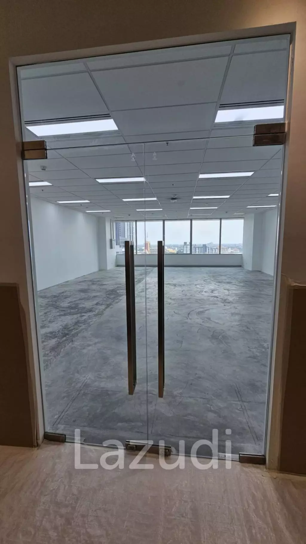119 sqm high floor office for rent in 66 Tower Bangna Bangkok