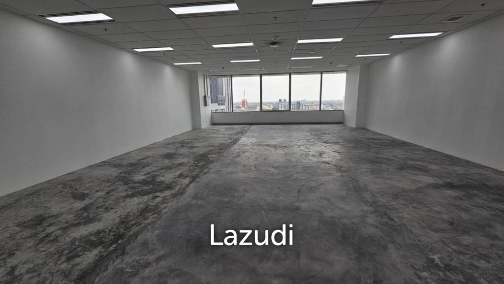 119 sqm high floor office for rent in 66 Tower Bangna Bangkok