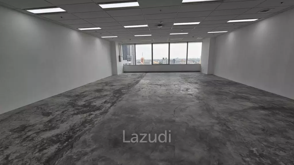 119 sqm high floor office for rent in 66 Tower Bangna Bangkok